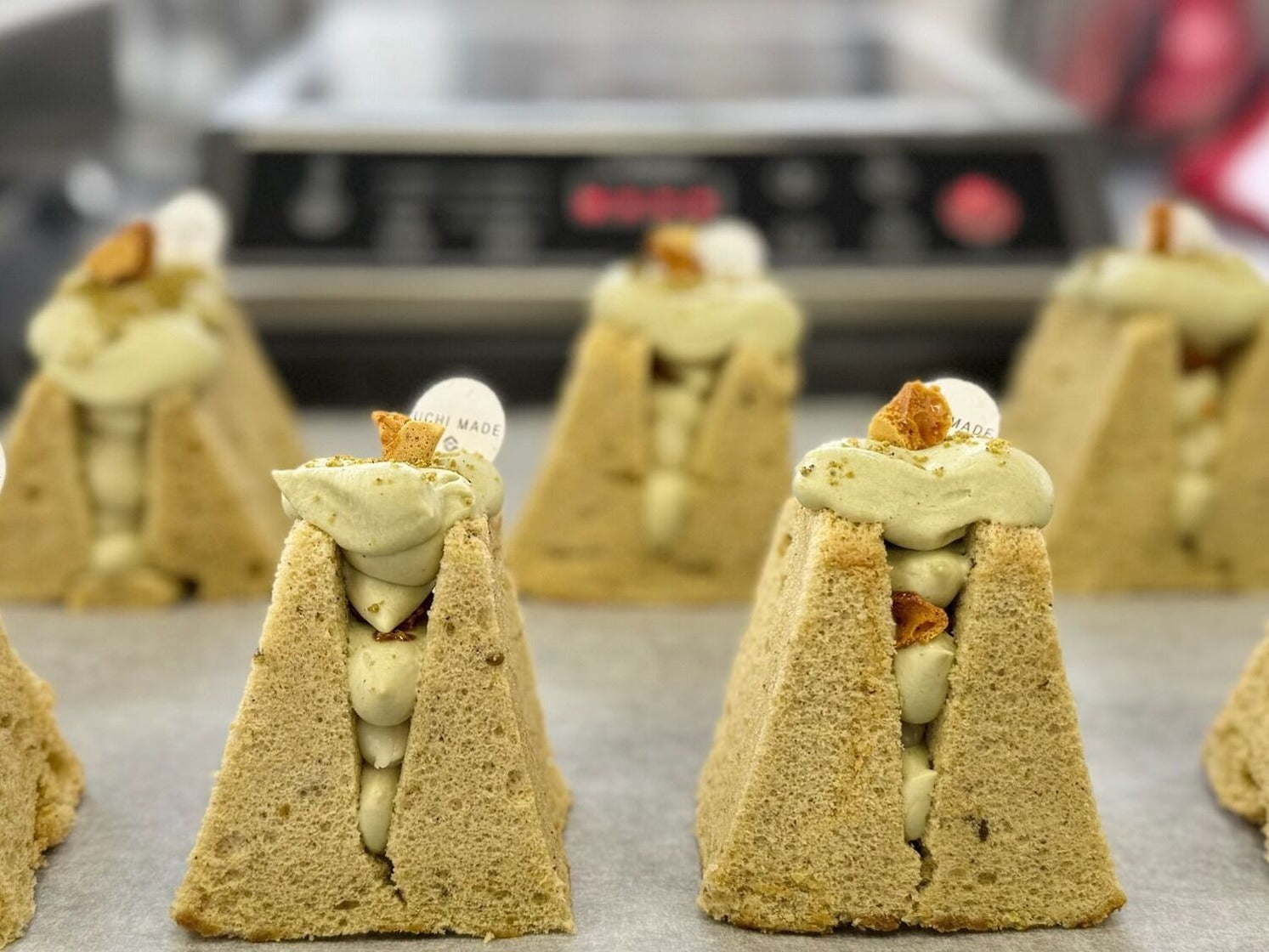 蜂巢焦糖脆脆開心果巴斯克戚風 | Honeycomb Caramel Crispy Mochi Pistachio Chiffon